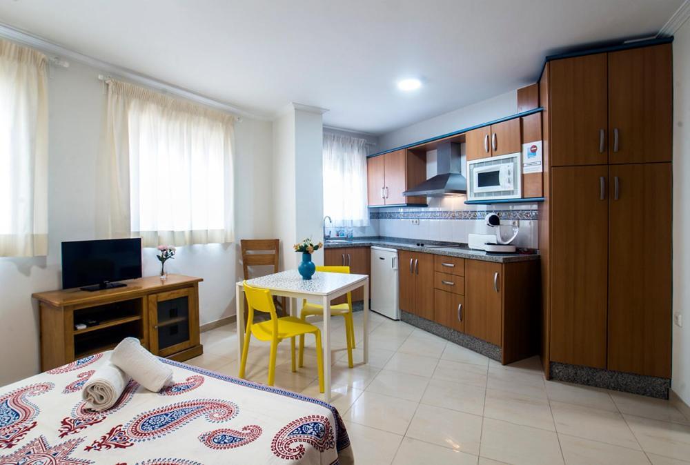Apartamentos Amat - Only Adult - Playa El Bajondillo توريمولينوس المظهر الخارجي الصورة