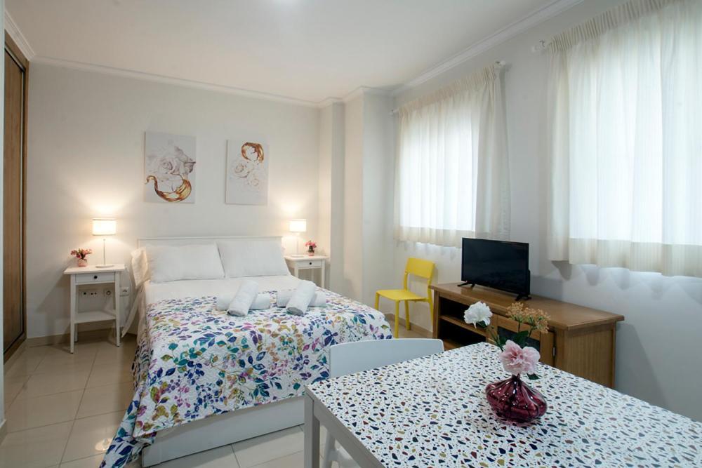 Apartamentos Amat - Only Adult - Playa El Bajondillo توريمولينوس المظهر الخارجي الصورة
